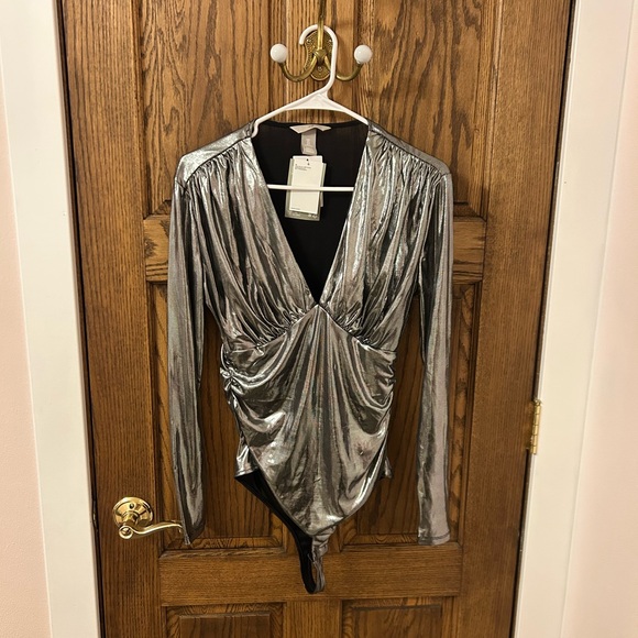 H&M Draped V-Neck Thong Metallic Silver Long Sleeve Bodysuit Large NWT - Picture 2 of 8